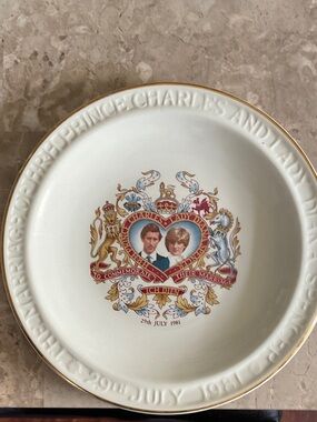 Commemorative Prince Charles & Lady Diana Wedding Plate - White with Gold Trim